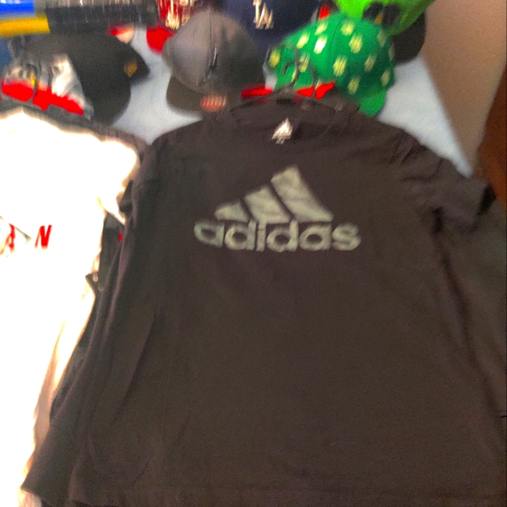 Adidas Short Sleeve Graphic Tee Boys Size M (10-12 years old)